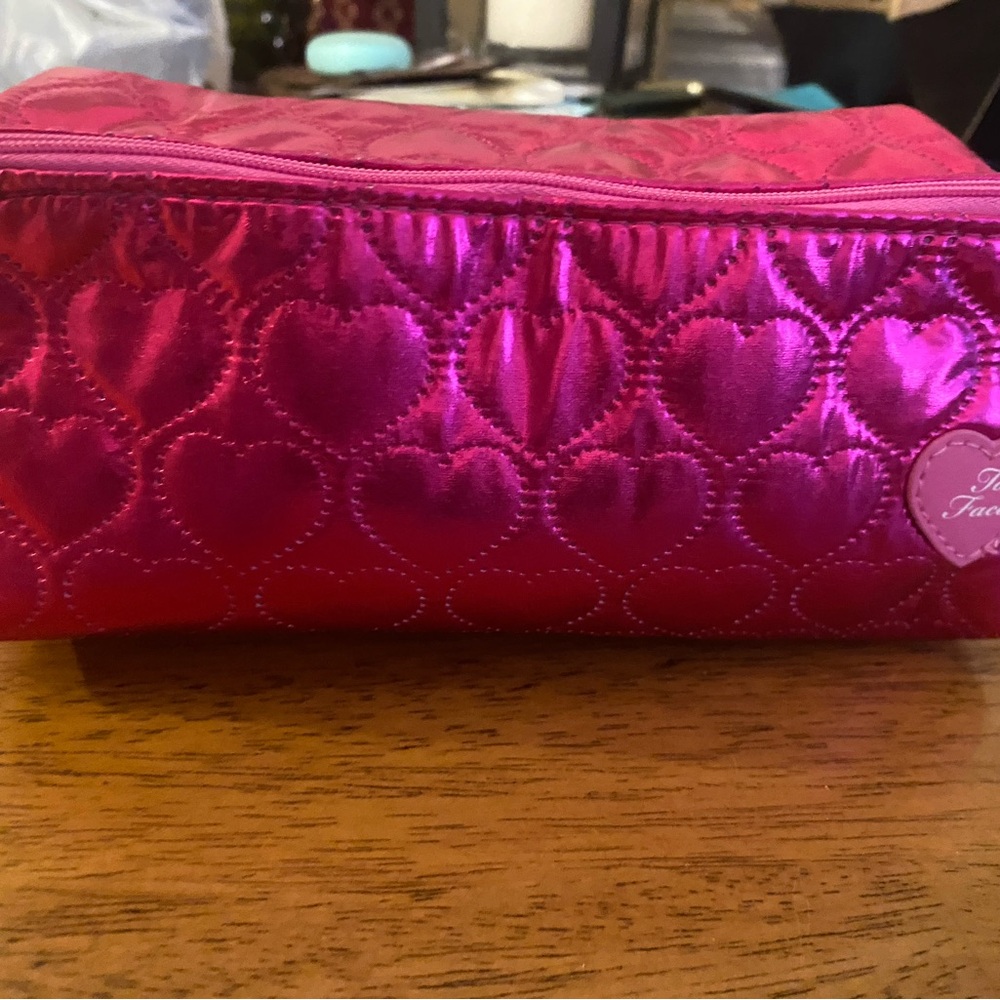 Too-faced Pink Quilted Heart Women's Bag 21 pc skincare, perfume samples